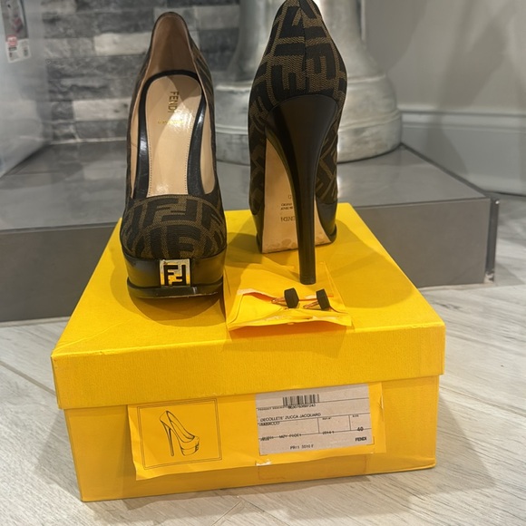 FENDI DECOLLETE’ ZUCCA JACQUARD PLATFORM HEELS - Picture 1 of 6